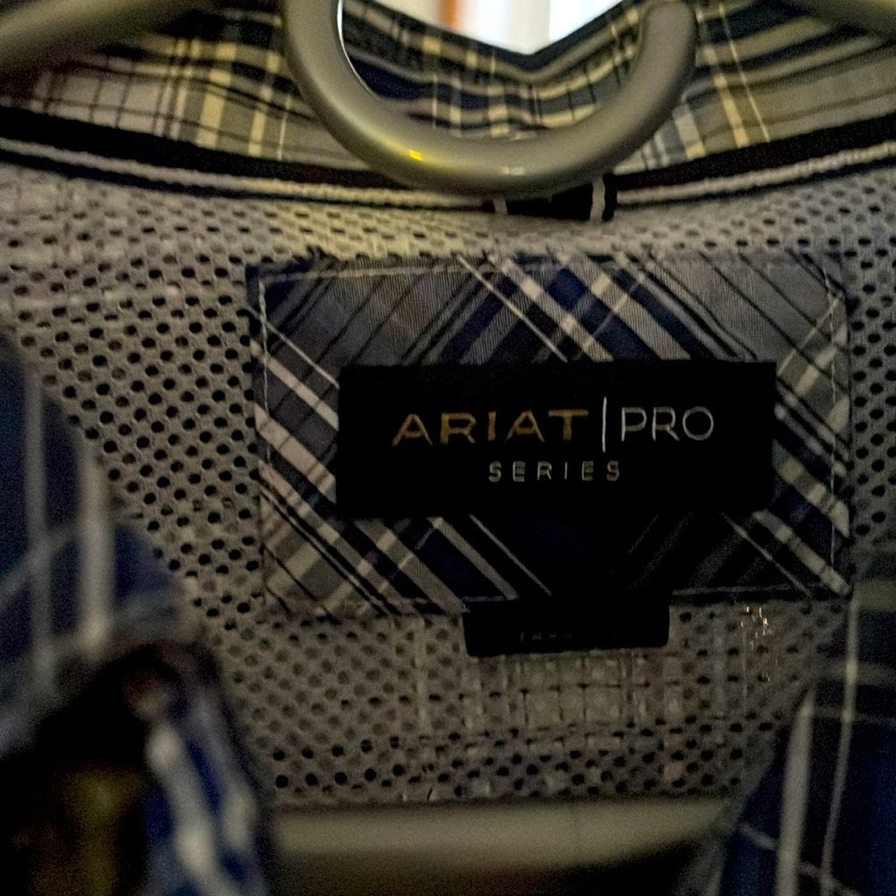 Men’s Ariat Pro Series XLT long sleeve button down casual shirt Excellent shape